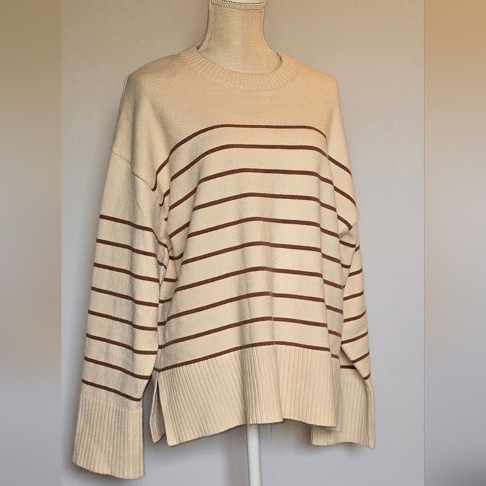 In loom Cream and Brown Striped Crewneck Sweater Size Large Nwt